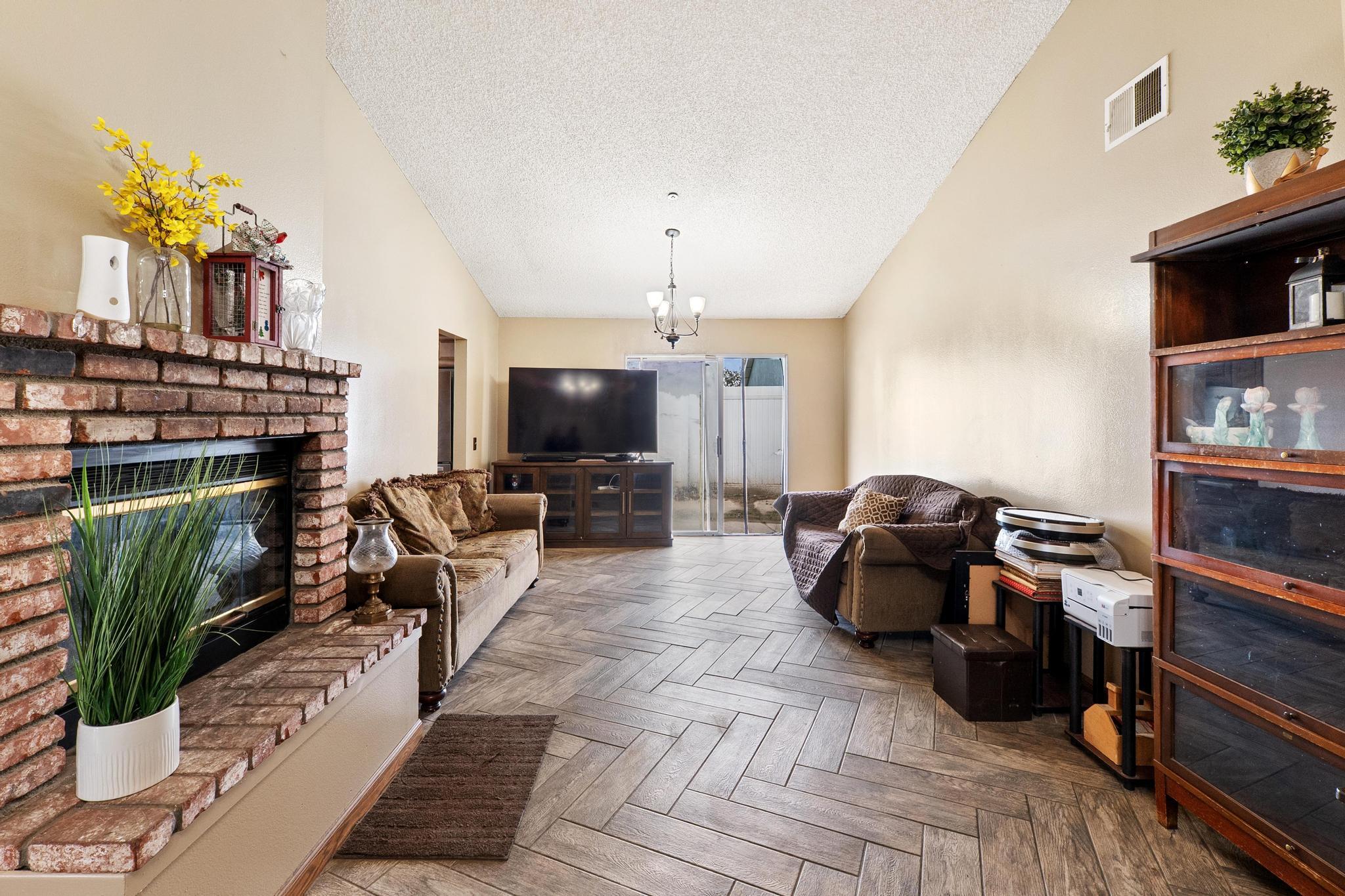 Fontana, California 92336, United States, 3 Bedrooms Bedrooms, ,2 BathroomsBathrooms,Residential,Active,91765