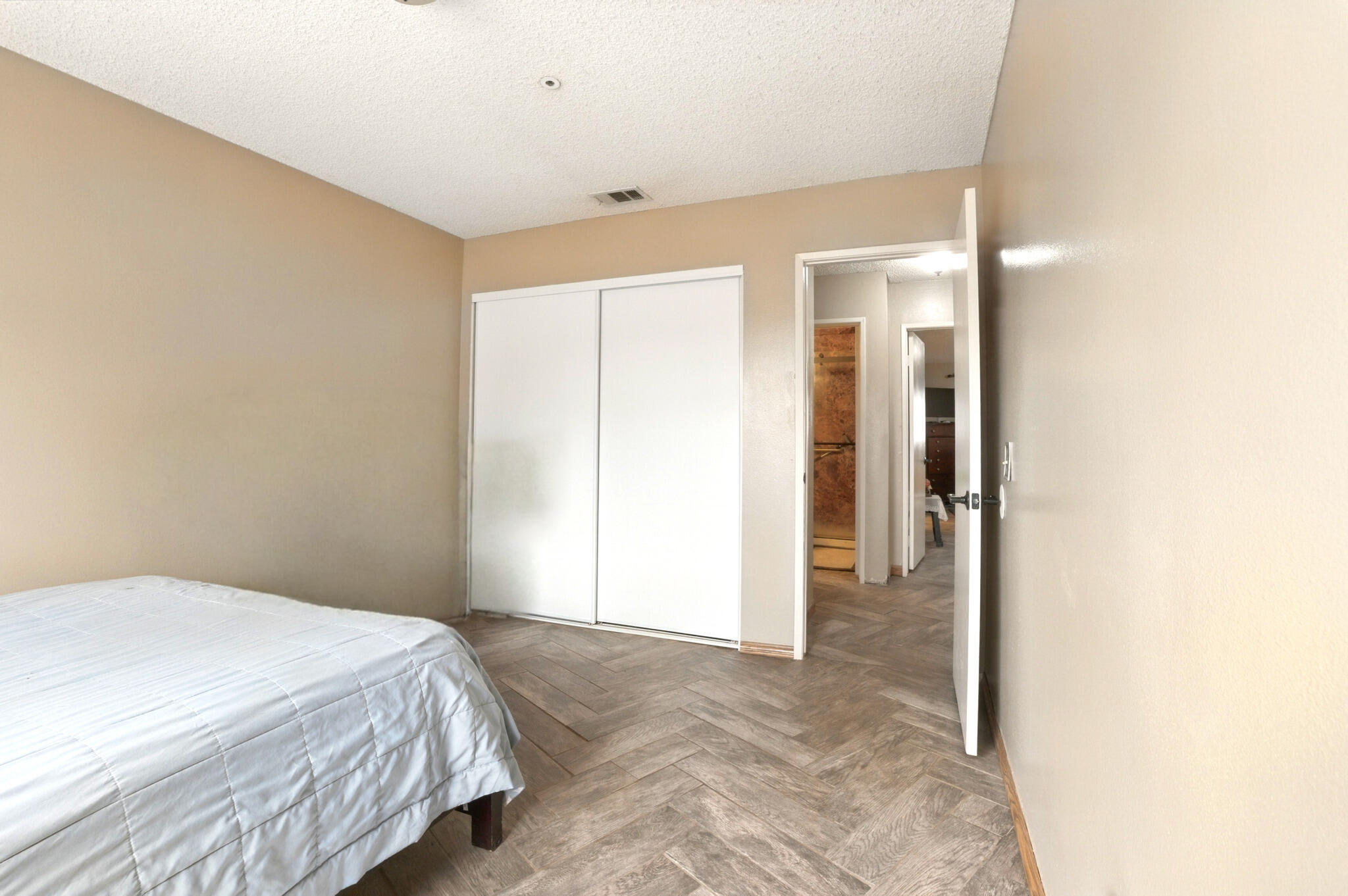 Fontana, California 92336, United States, 3 Bedrooms Bedrooms, ,2 BathroomsBathrooms,Residential,Active,91765