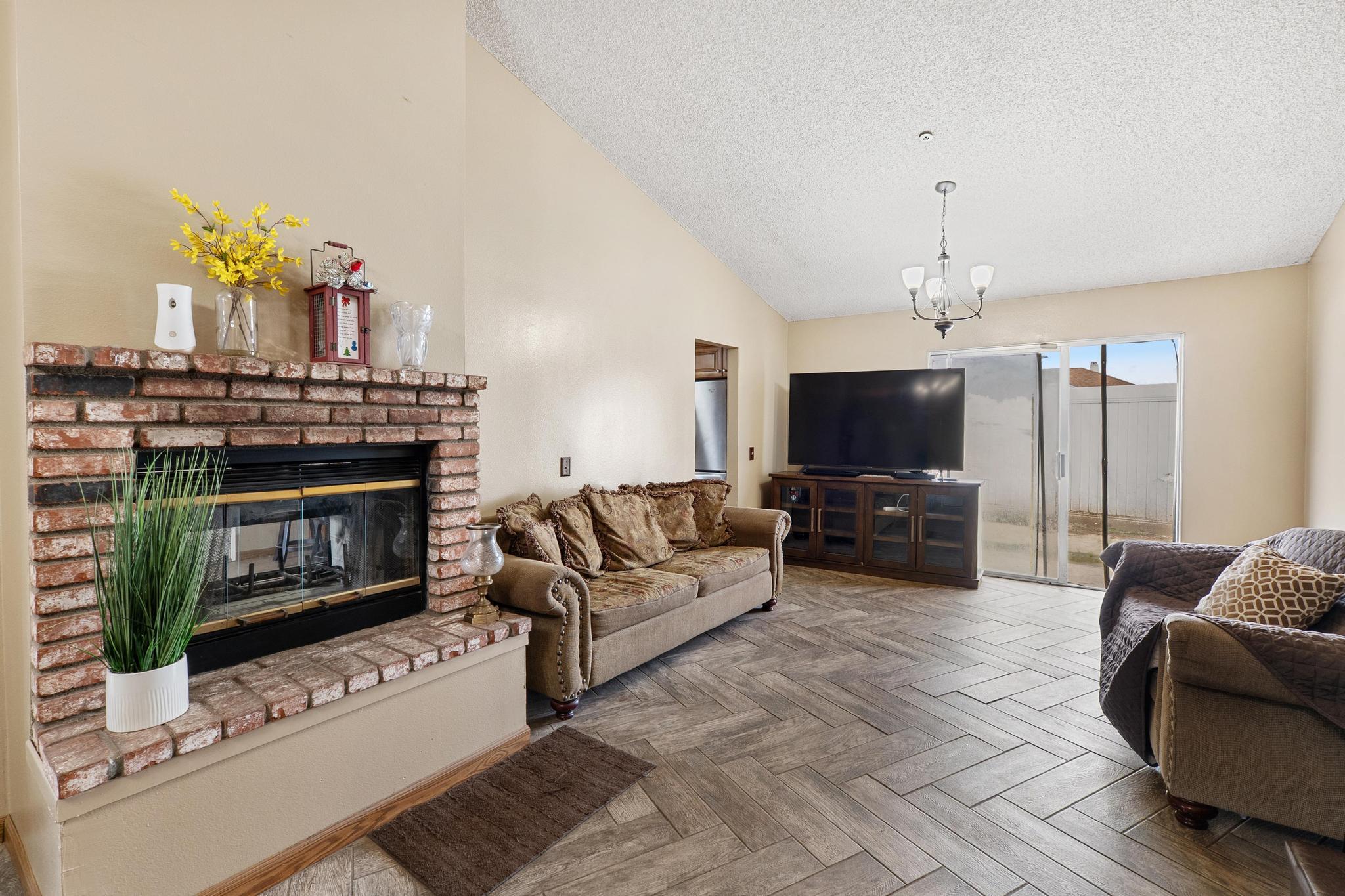 Fontana, California 92336, United States, 3 Bedrooms Bedrooms, ,2 BathroomsBathrooms,Residential,Active,91765