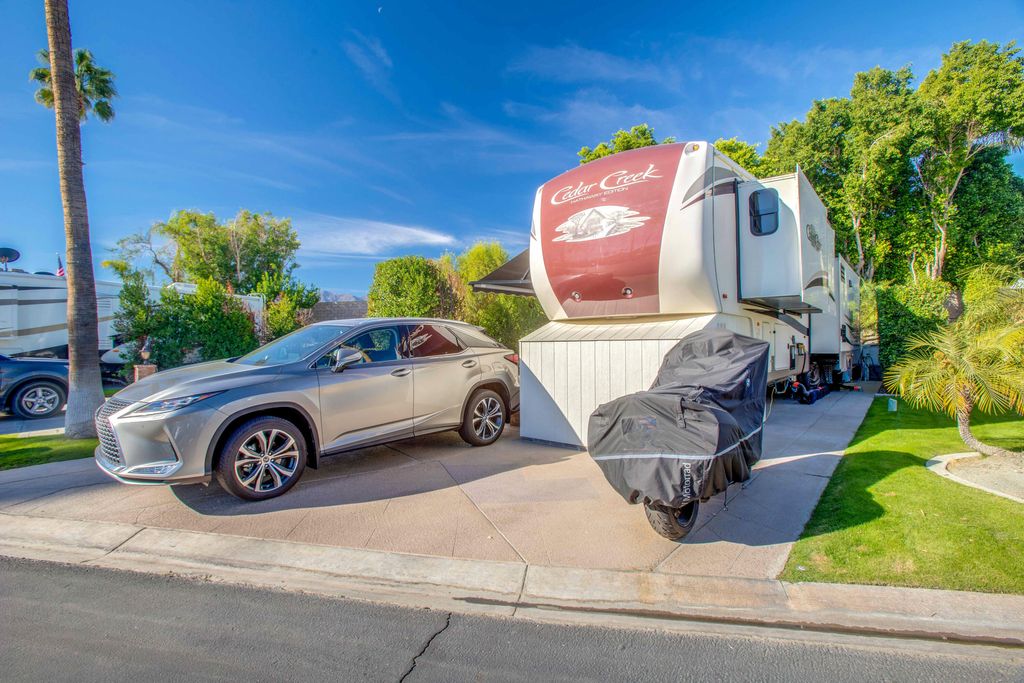 listing image 10997691445716503128