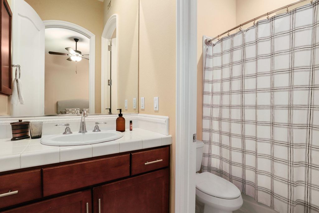 listing image 10993939593780772465