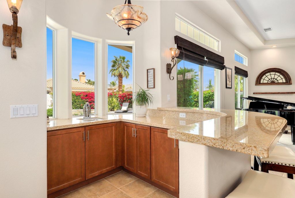 listing image 10997061404826950683