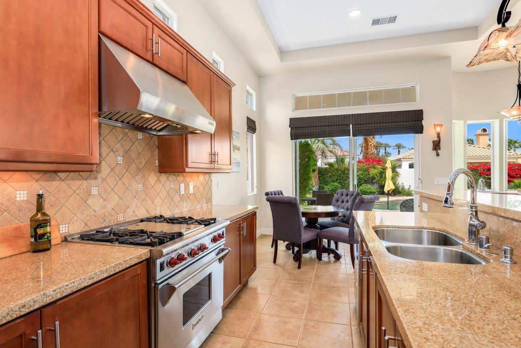 listing image 10991075833538925298