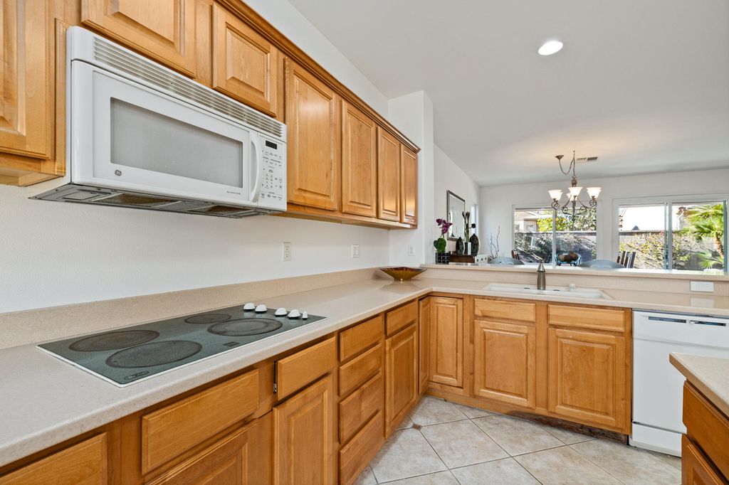 listing image 10997085640335698466