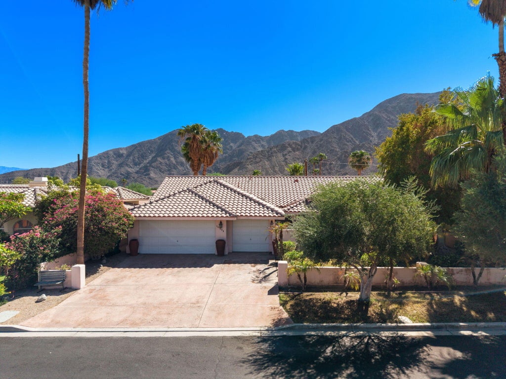 Photo of 54400 Avenida Carranza, La Quinta, CA 92253 (MLS # 219152570)