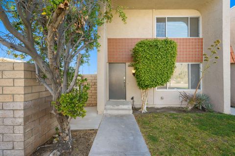 Condominium in Palm Springs CA 2120 Indian Canyon.jpg