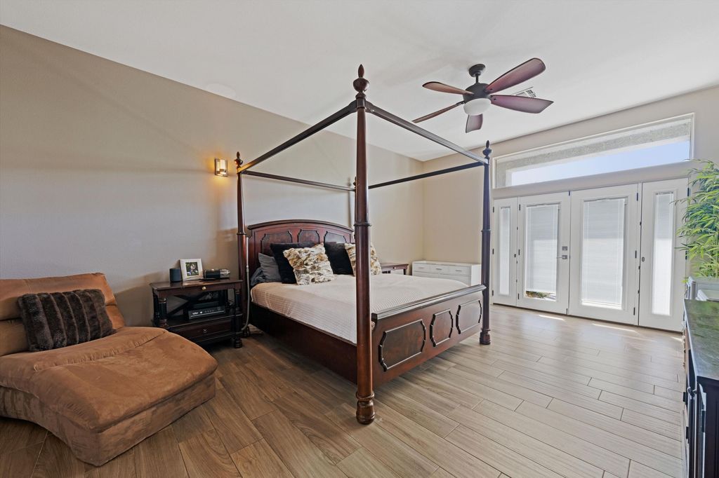 listing image 10996573813806959342