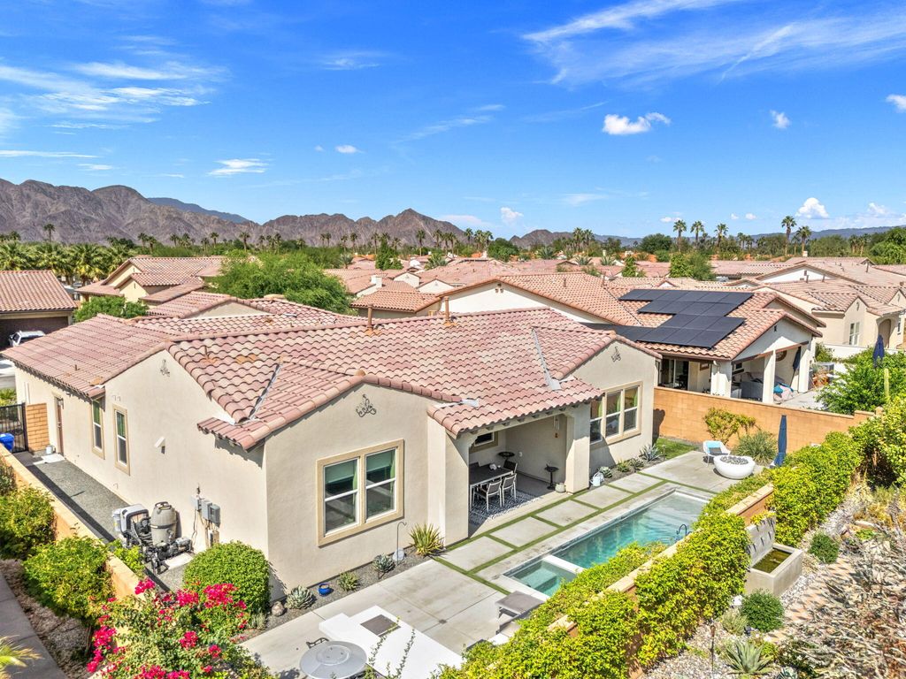 Photo of 51904 Via Tolosa, La Quinta, CA 92253 (MLS # 219136796)