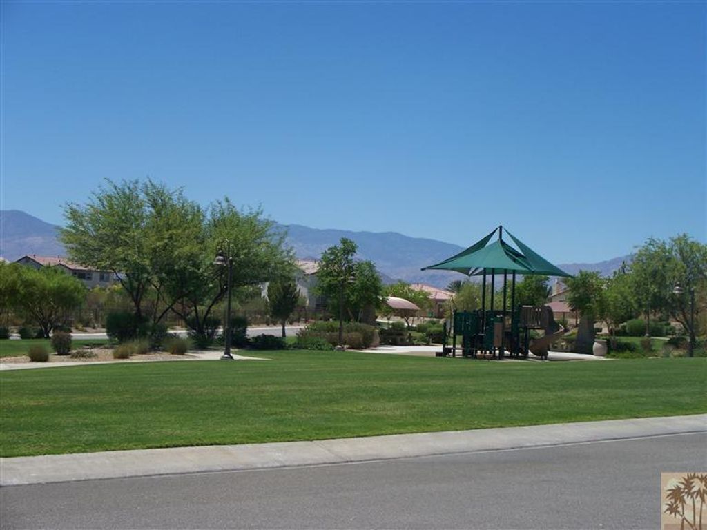 listing image 10992535342514537860