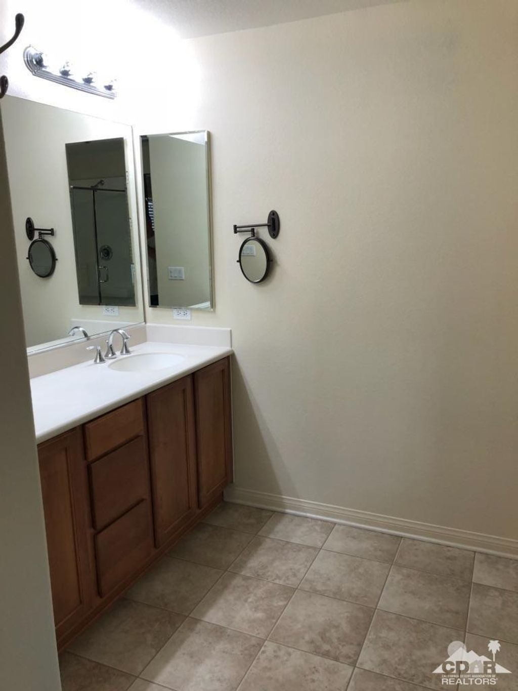 listing image 10998958115541945513