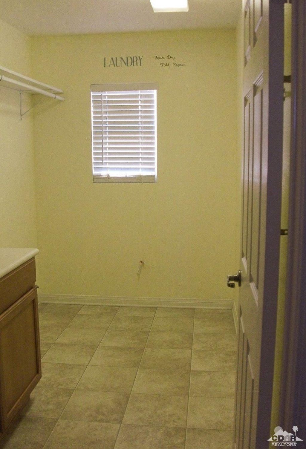 listing image 10991977394464645082