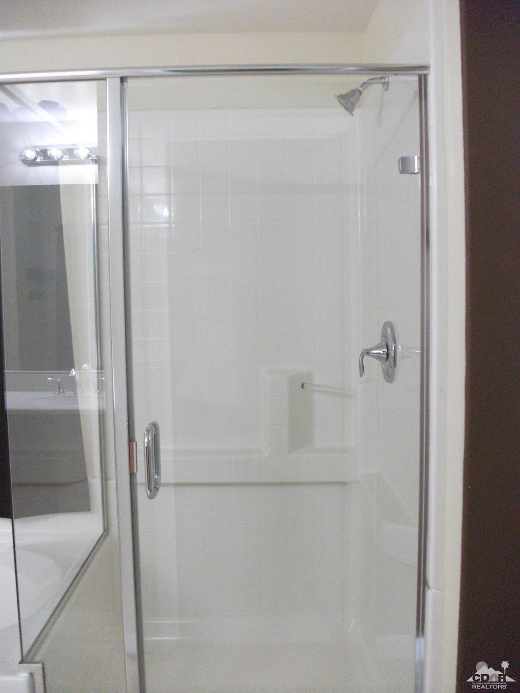 listing image 10998734229130729952