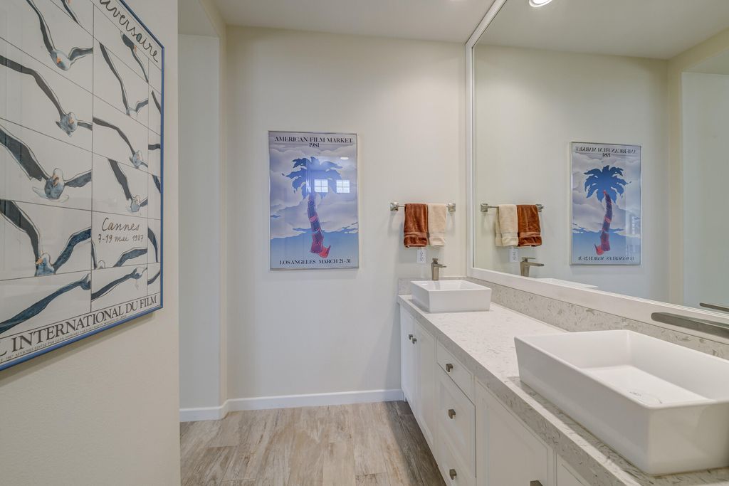 listing image 10993313669769607854