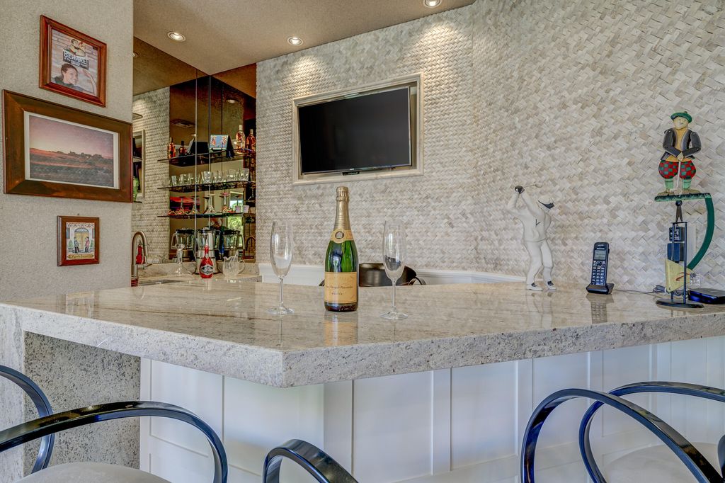 listing image 10996461919787377664