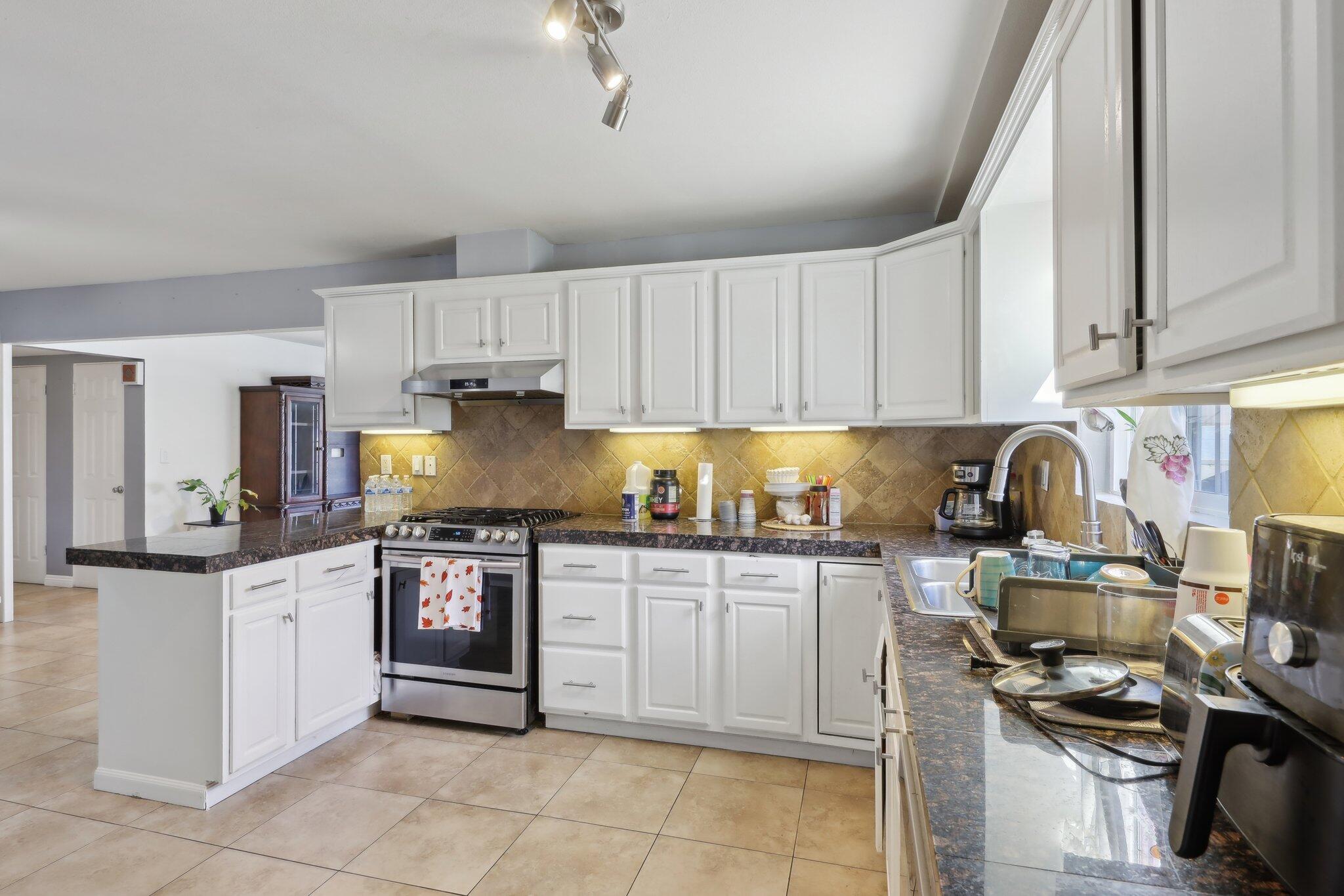 Indio, California 92201, United States, 3 Bedrooms Bedrooms, ,2 BathroomsBathrooms,Residential,Active,33070