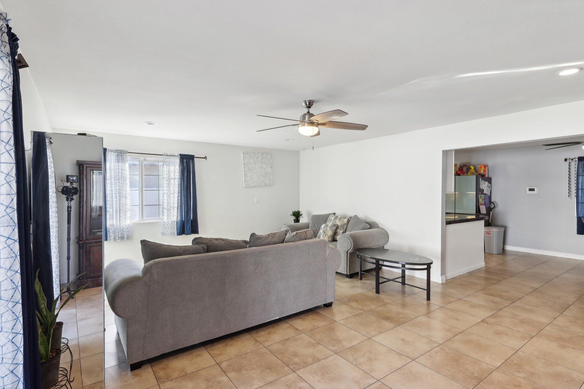 Indio, California 92201, United States, 3 Bedrooms Bedrooms, ,2 BathroomsBathrooms,Residential,Active,33070