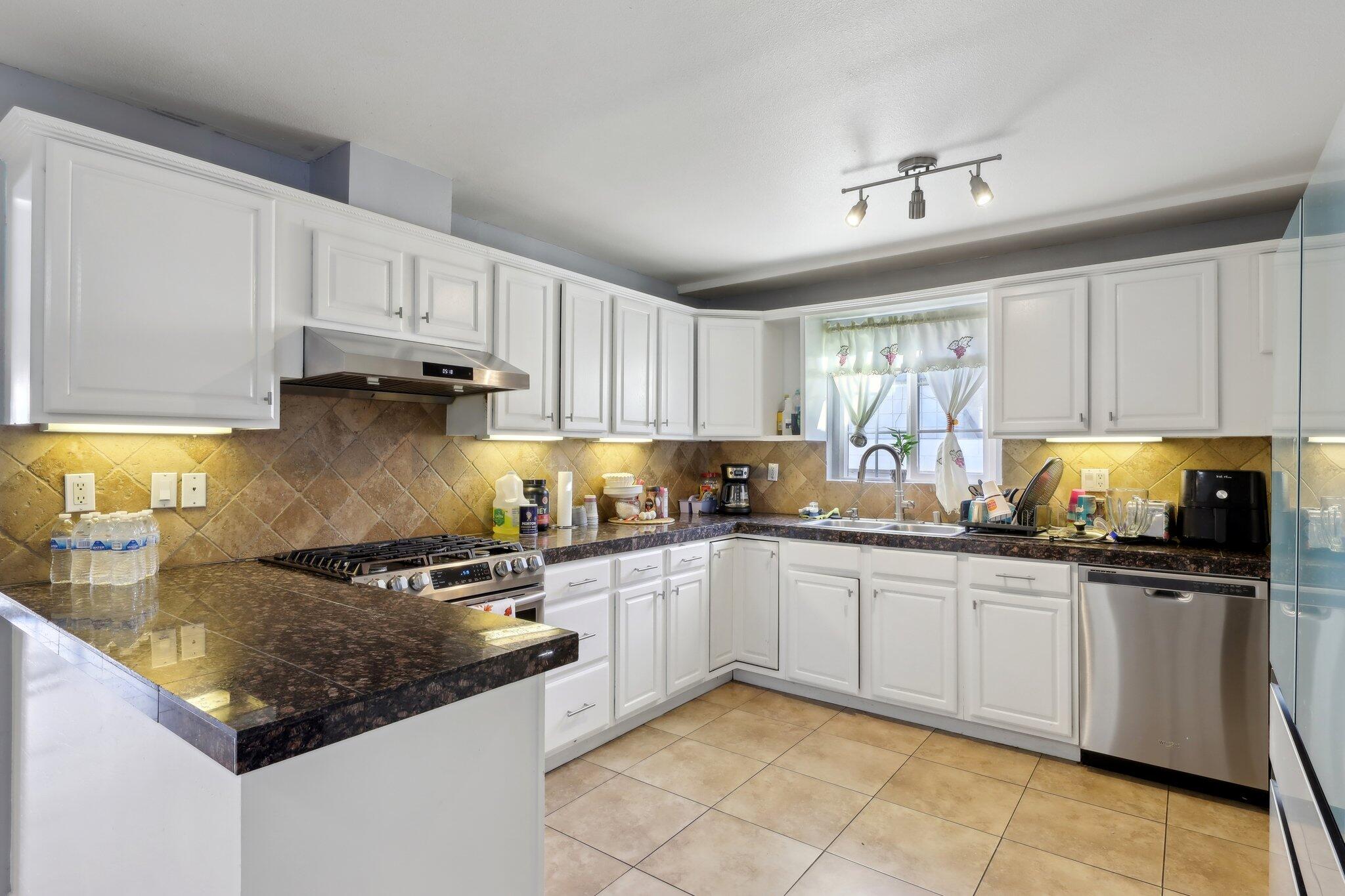 Indio, California 92201, United States, 3 Bedrooms Bedrooms, ,2 BathroomsBathrooms,Residential,Active,33070