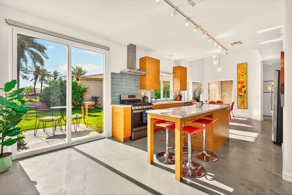 Photo of 48653 Paseo Tarazo, La Quinta, CA 92253 (MLS # 219145411)