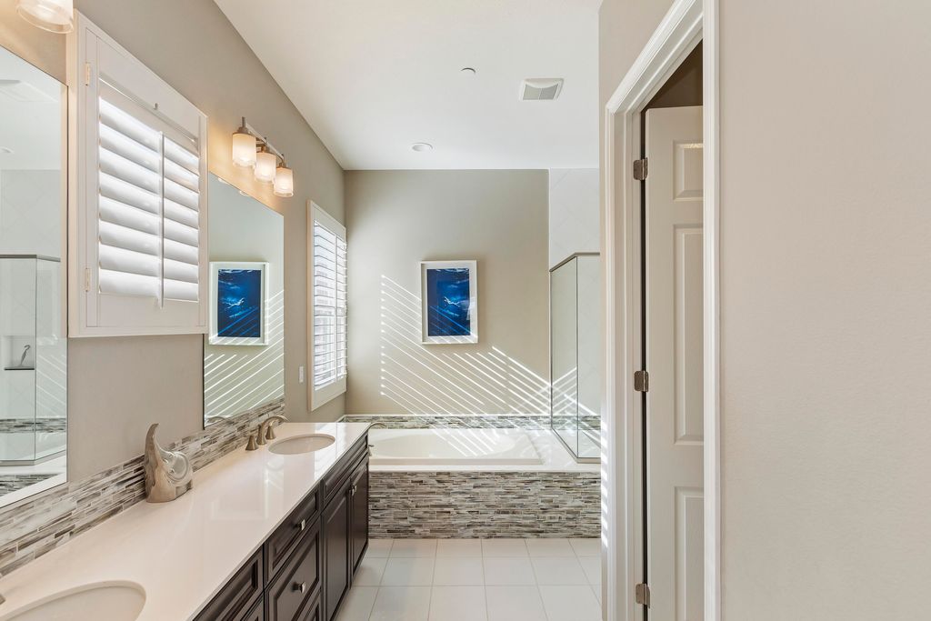 listing image 10997575626082344117