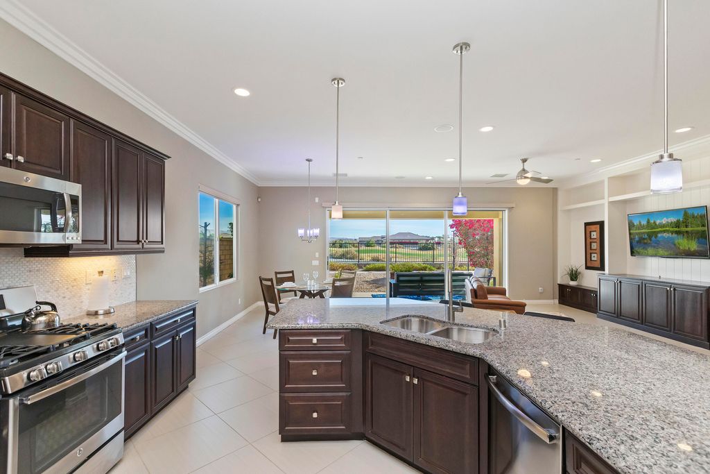 listing image 10992473927119144644