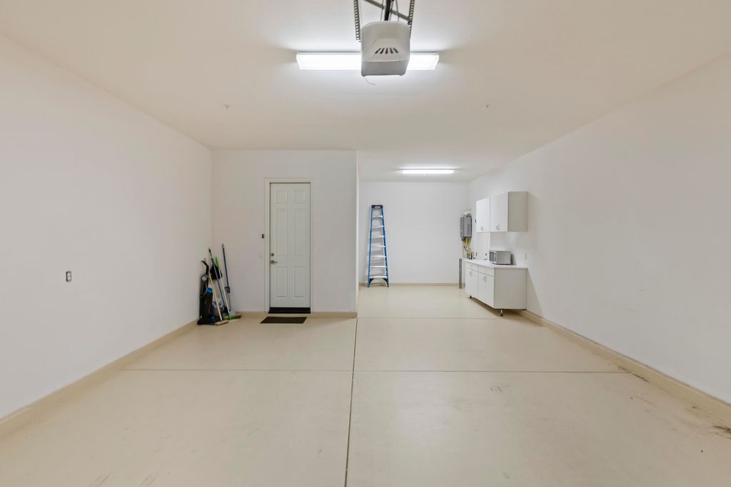 listing image 10992496414218717961