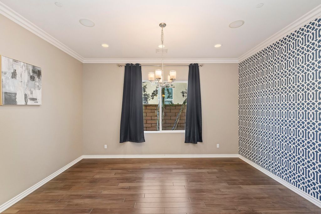 listing image 10991757514613261133