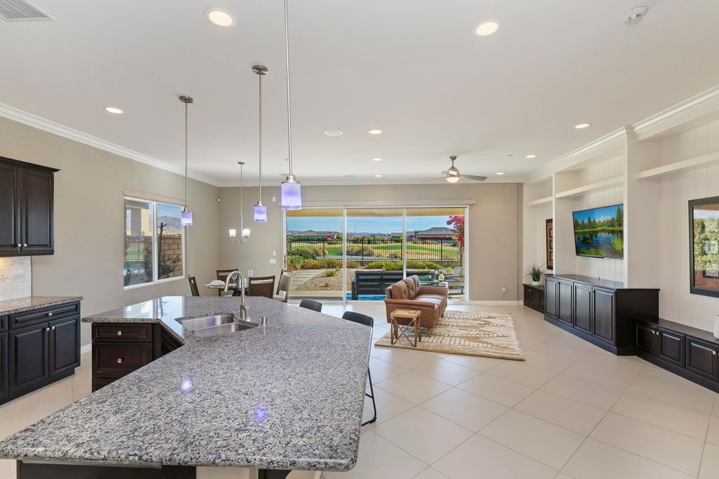 listing image 10994272838431668182