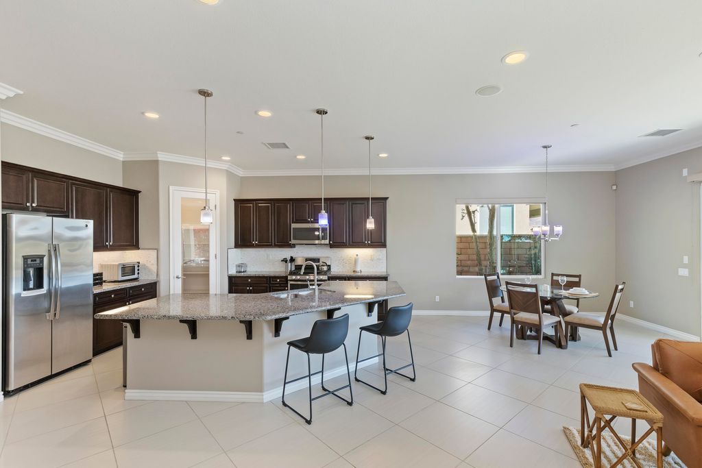 listing image 10998492234880990146