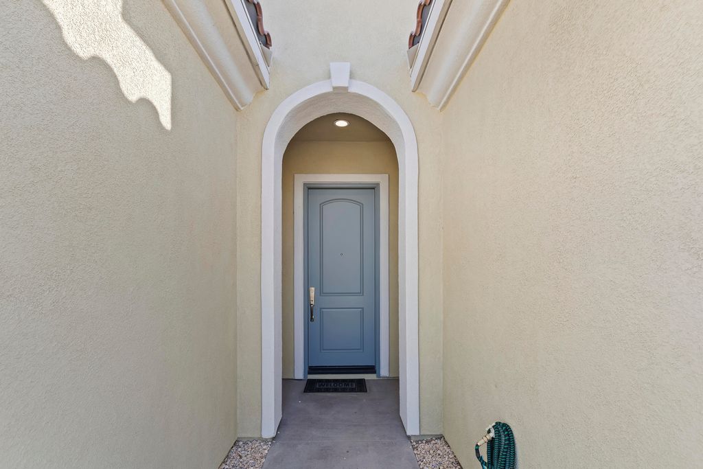 listing image 10990524130654304329
