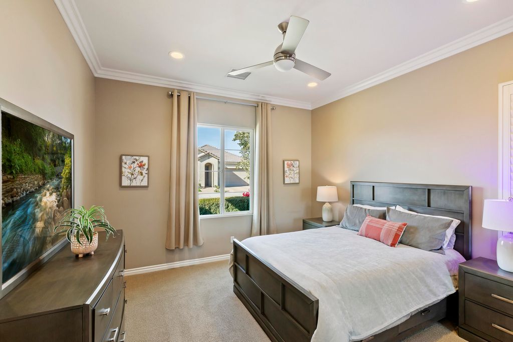 listing image 10996758337331108006