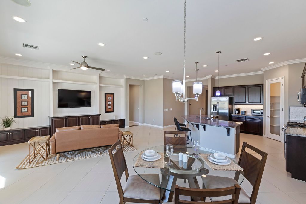 listing image 10999311962285411445