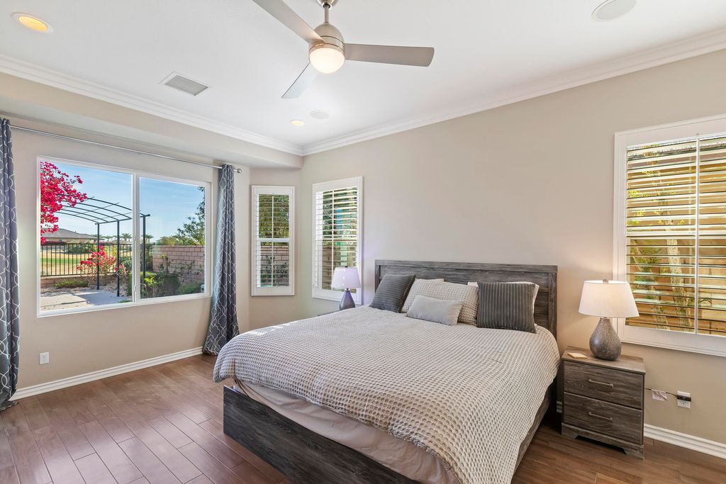 listing image 10994962851884408923