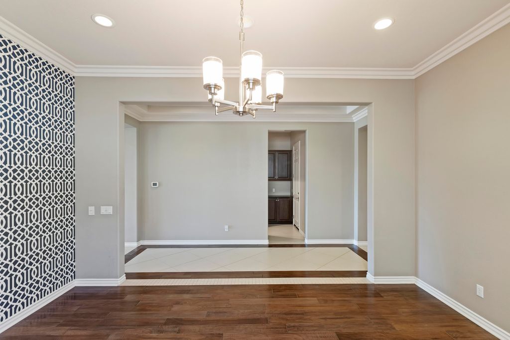 listing image 10991686330472057641