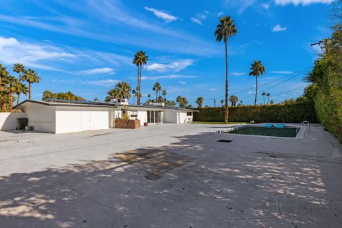 Single Family Residence in Palm Springs CA 1943 Andreas Road 4.jpg