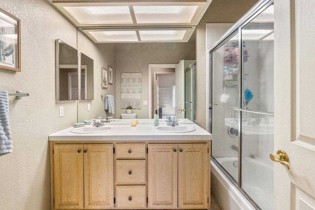 listing image 1099943033817