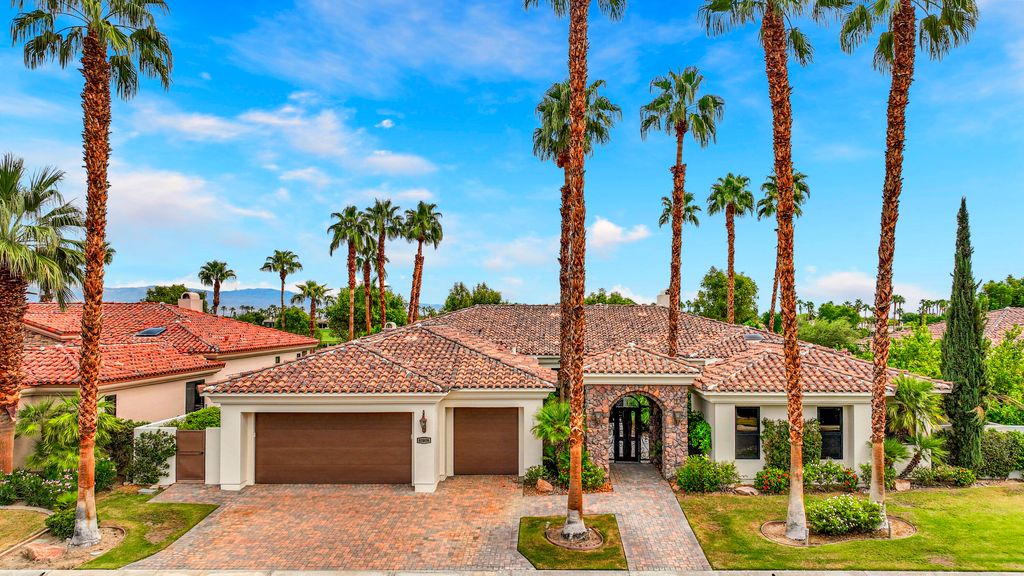 Photo of 57870 Troon Way, La Quinta, CA 92253 (MLS # 219135919)