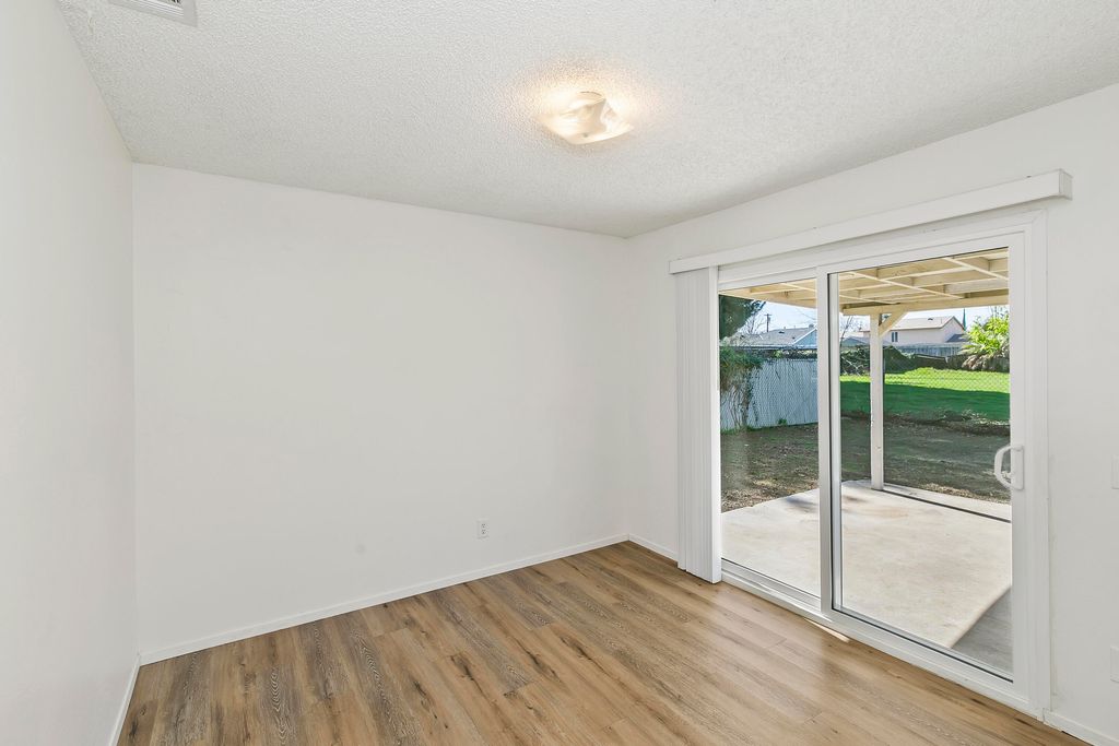 listing image 10998917811420778948