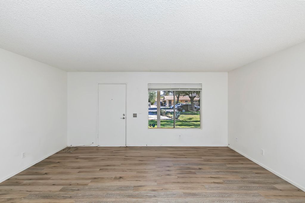 listing image 10999078706188641325