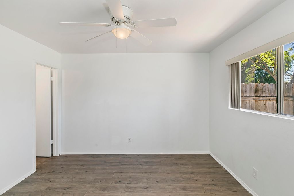 listing image 10998523276932360360