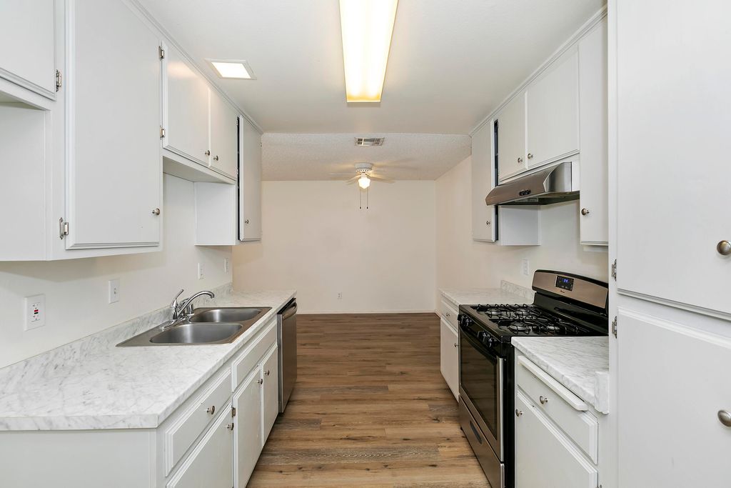 listing image 10995068819281607853