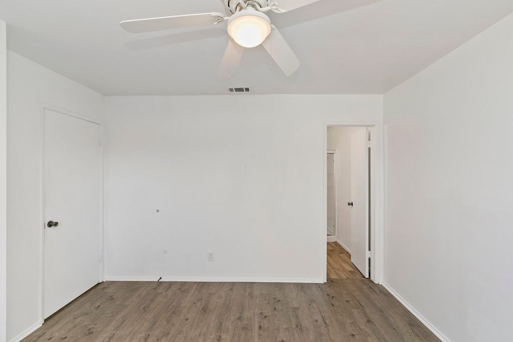 listing image 10994405983551320100