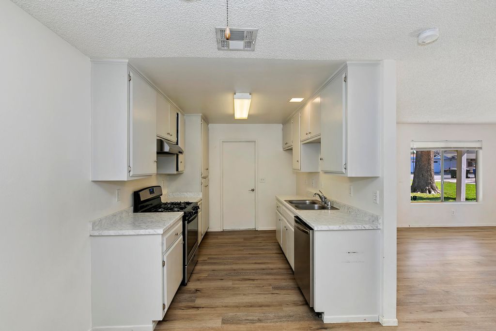 listing image 10994258466230151601