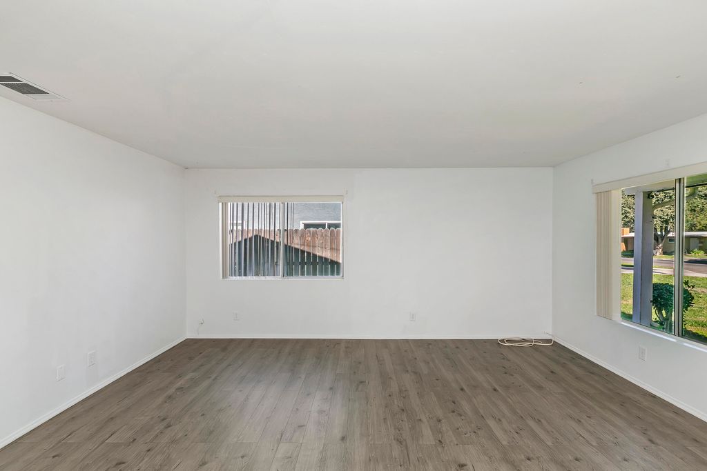 listing image 10995570302130412702