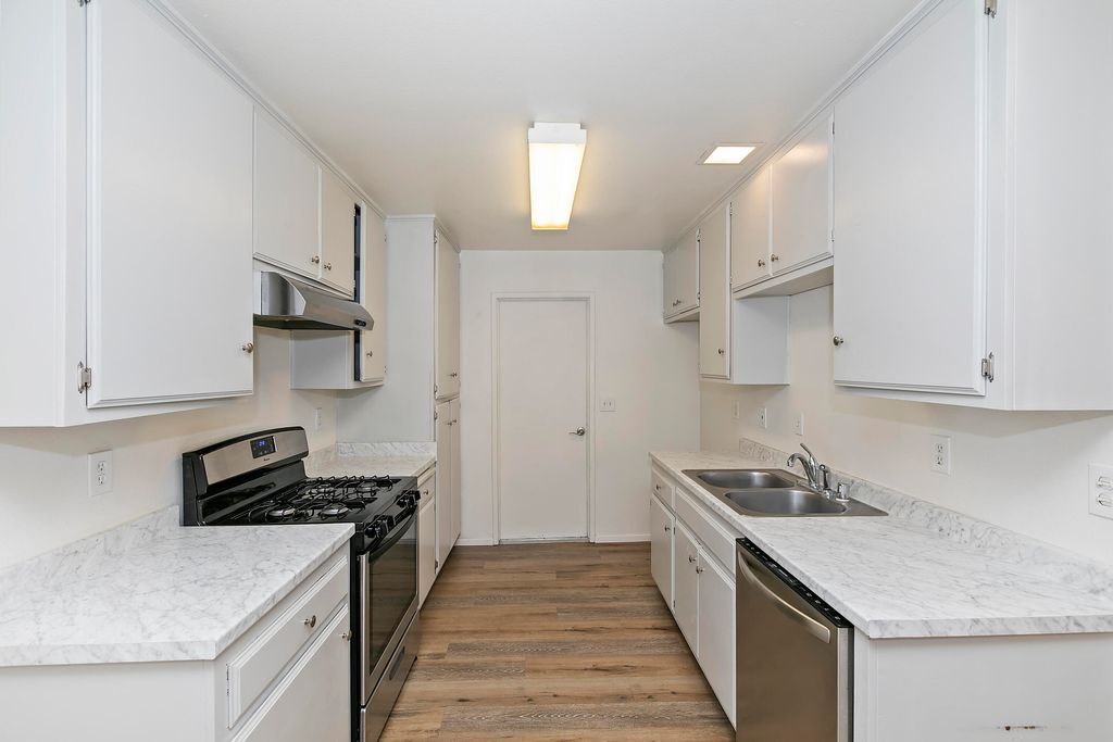 listing image 10990266948420711654