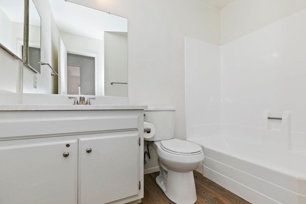 listing image 10999670856467643686