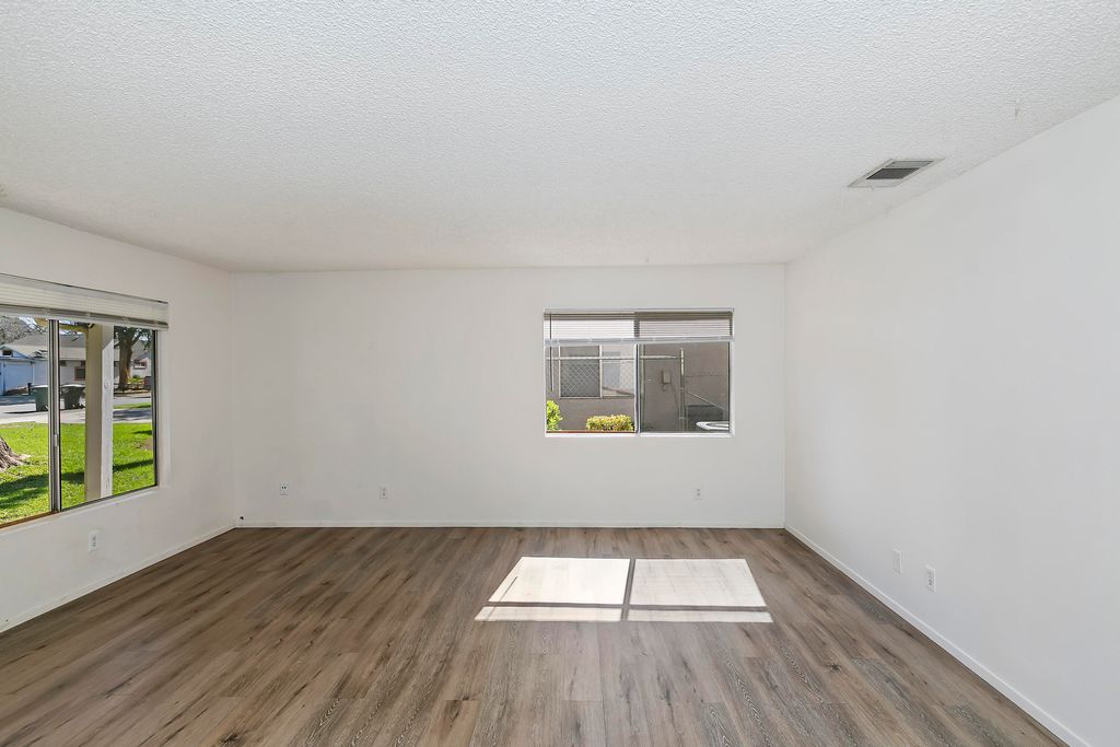 listing image 10992186169873103526