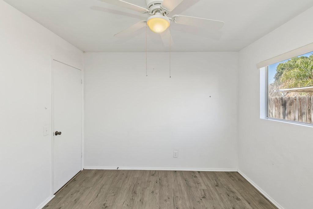 listing image 10998055535732286269