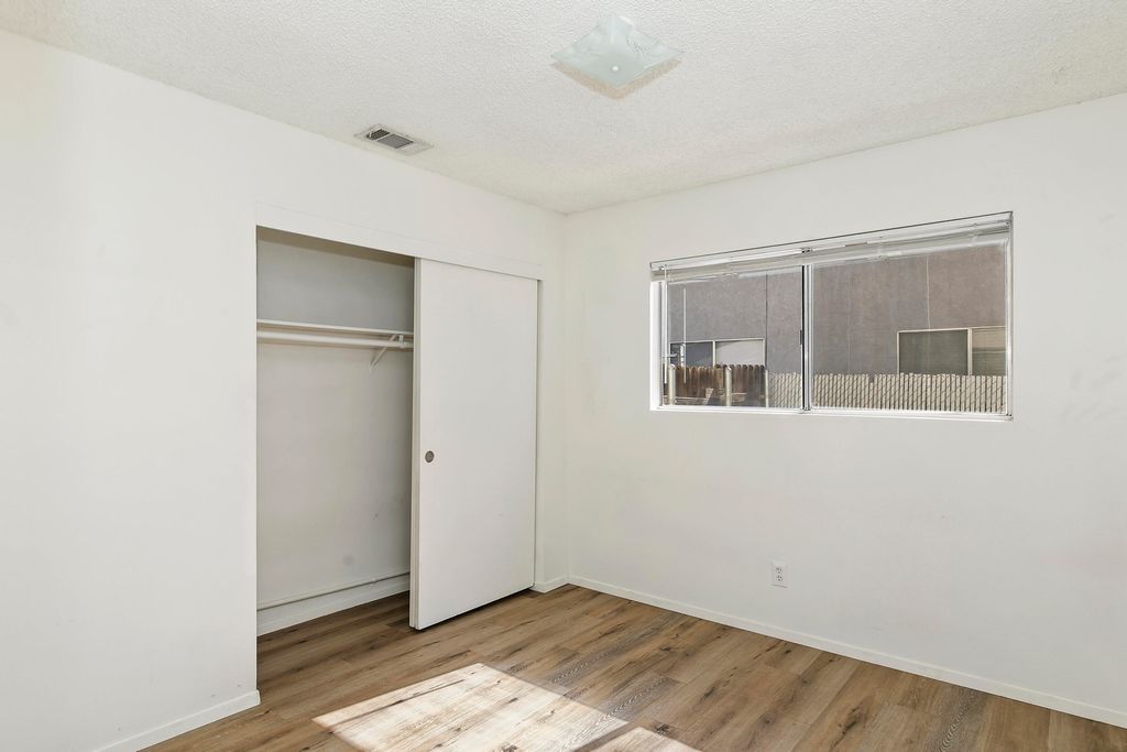 listing image 10993927924322888415