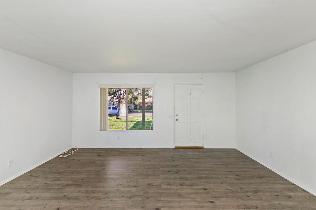 listing image 10992088333206592161