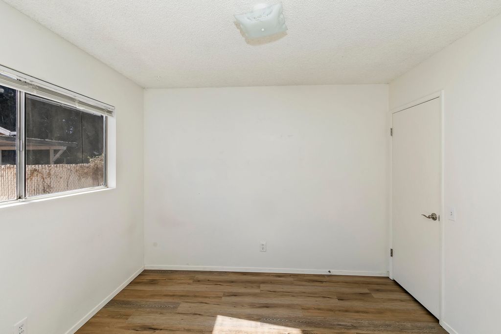 listing image 10996797272398639398